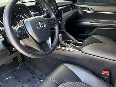 Used 2023 Toyota Camry SE FWD image 4