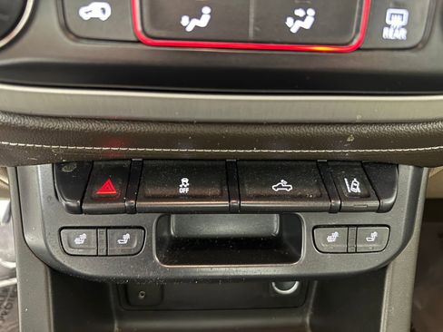 Used 2015 GMC Canyon SLT w/ Driver Alert Package AWD/4WD image 30