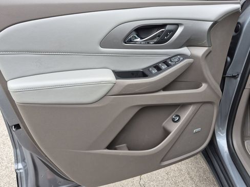 Used 2018 Chevrolet Traverse LT FWD image 12