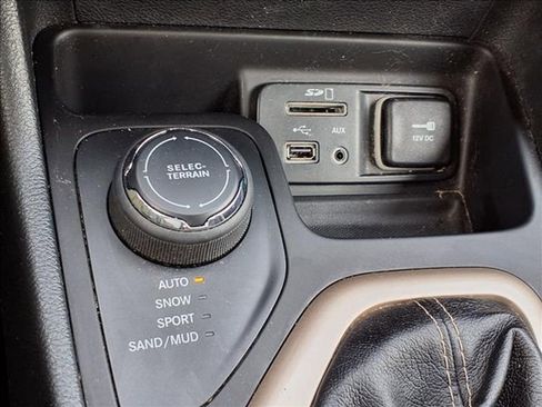 Used 2017 Jeep Cherokee Latitude w/ Safety/Convenience Group image 21