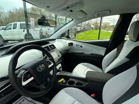 Used 2016 Toyota Prius Two FWD image 18