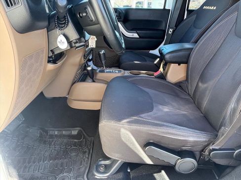 Used 2014 Jeep Wrangler Unlimited Sahara w/ Connectivity Group image 19
