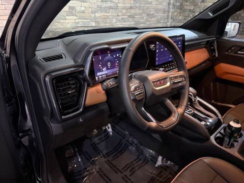 Used 2023 GMC Canyon AT4 w/ Technology Package AWD/4WD image 12