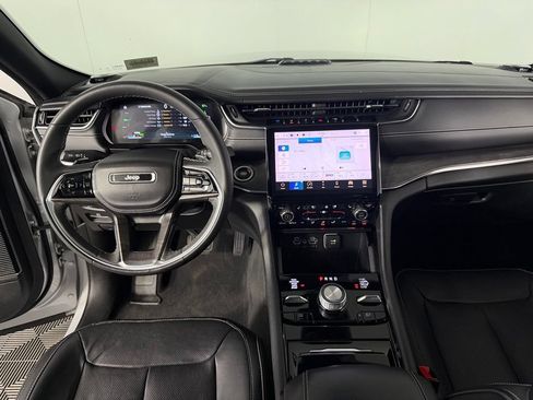 Used 2023 Jeep Grand Cherokee Overland AWD/4WD image 17