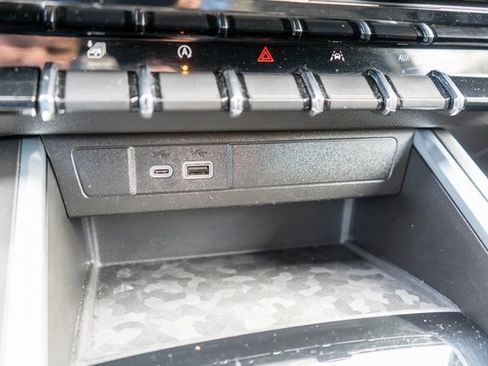 Used 2023 Chevrolet Colorado LT image 24