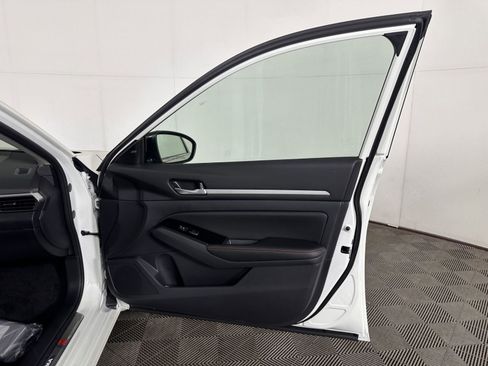 New 2025 Nissan Altima 2.5 SR image 38