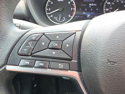 Used 2025 Nissan Sentra SV FWD image 13