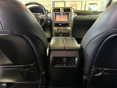 Used 2017 Lexus GX 460 image 23