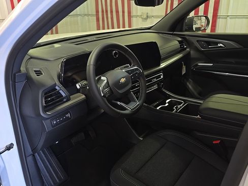 New 2026 Chevrolet Traverse LT w/ Sun and Wheel Package AWD/4WD image 18
