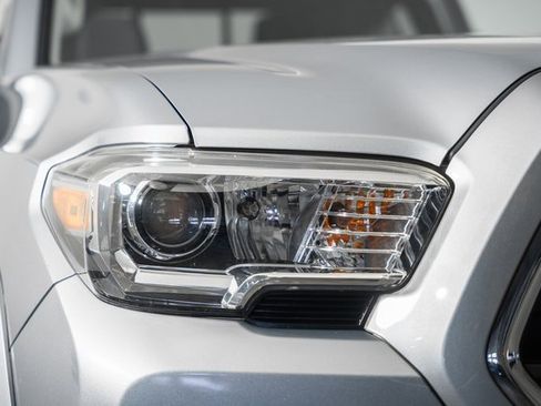 Used 2017 Toyota Tacoma SR5 image 14