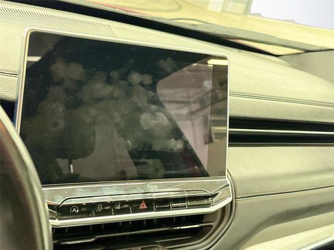 Used 2022 Jeep Compass Limited w/ (RED) Package image 4