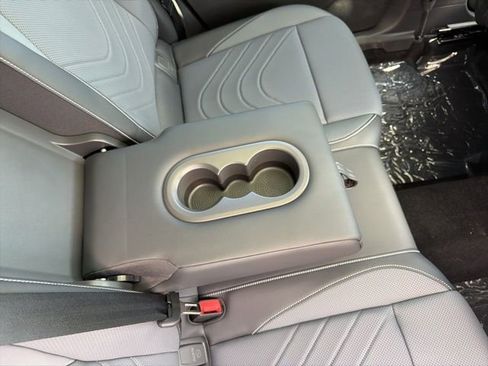 New 2025 Volkswagen Tiguan SE AWD/4WD image 29