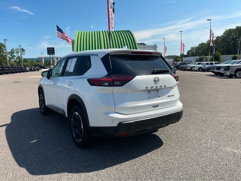 Used 2024 Nissan Rogue SV AWD/4WD image 7