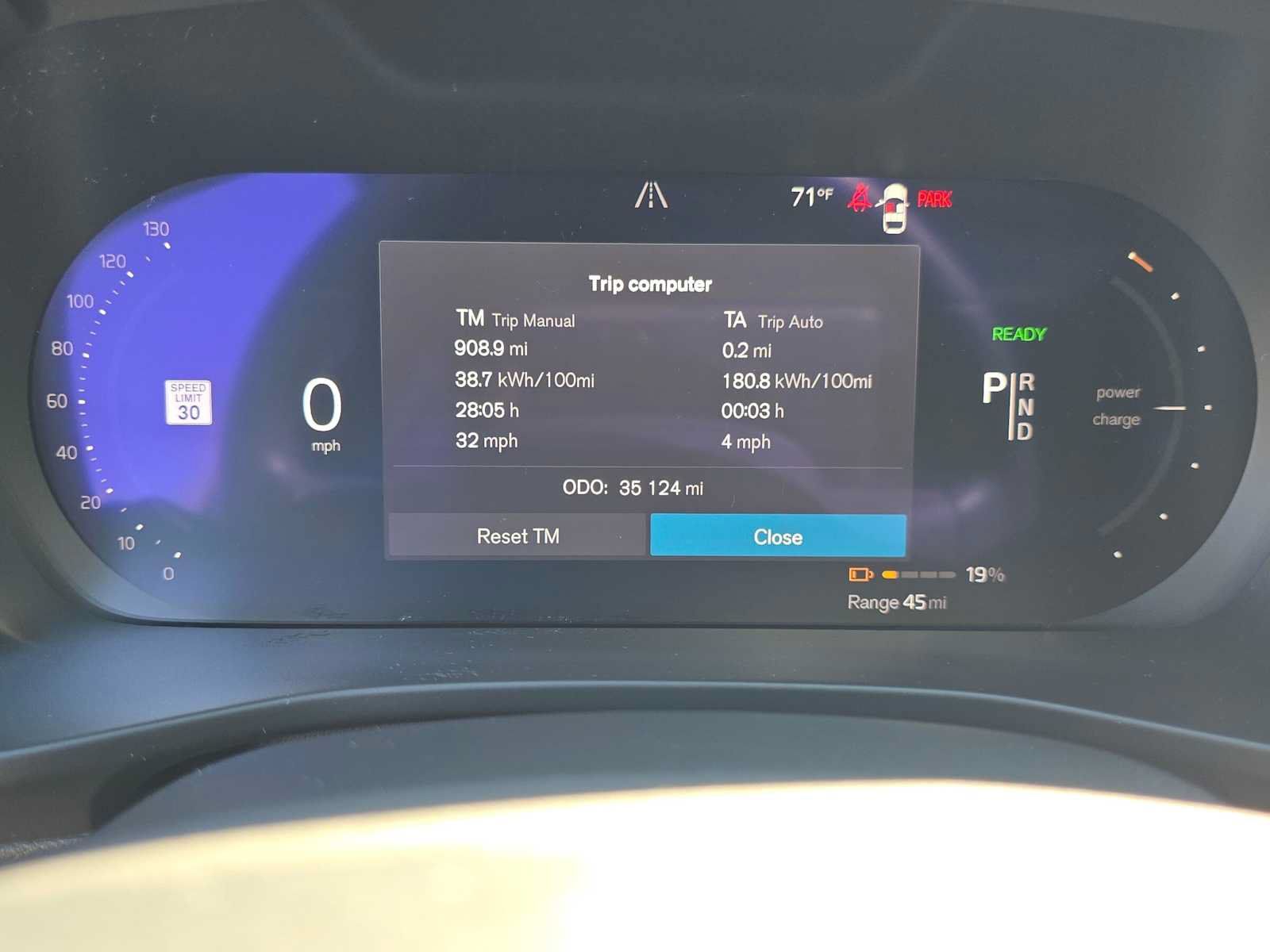 Used 2023 Volvo XC40 Recharge Plus w/ Protection Package Premier AWD/4WD image 26