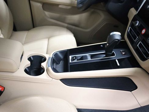 Certified 2026 Porsche Macan AWD/4WD image 21