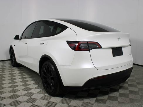 Used 2021 Tesla Model Y Long Range image 33