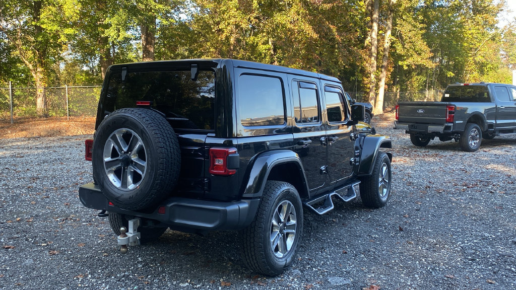 Used 2022 Jeep Wrangler Unlimited Sahara w/ LED Lighting Group AWD/4WD image 5