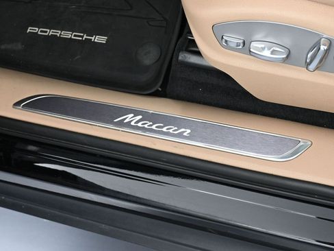 Certified 2024 Porsche Macan AWD/4WD image 16