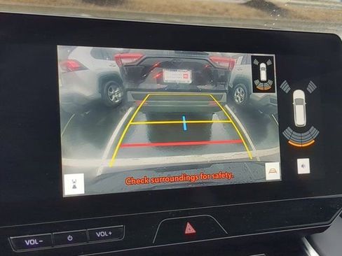 Certified 2023 Toyota Venza XLE image 12