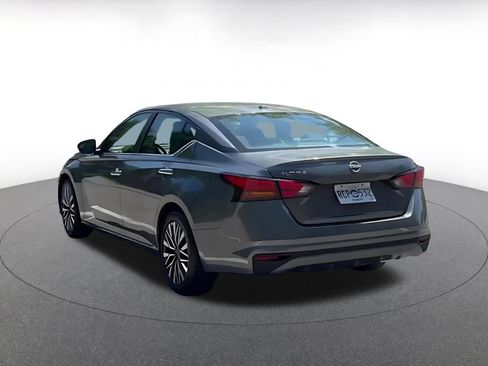 Used 2025 Nissan Altima 2.5 SV FWD image 11