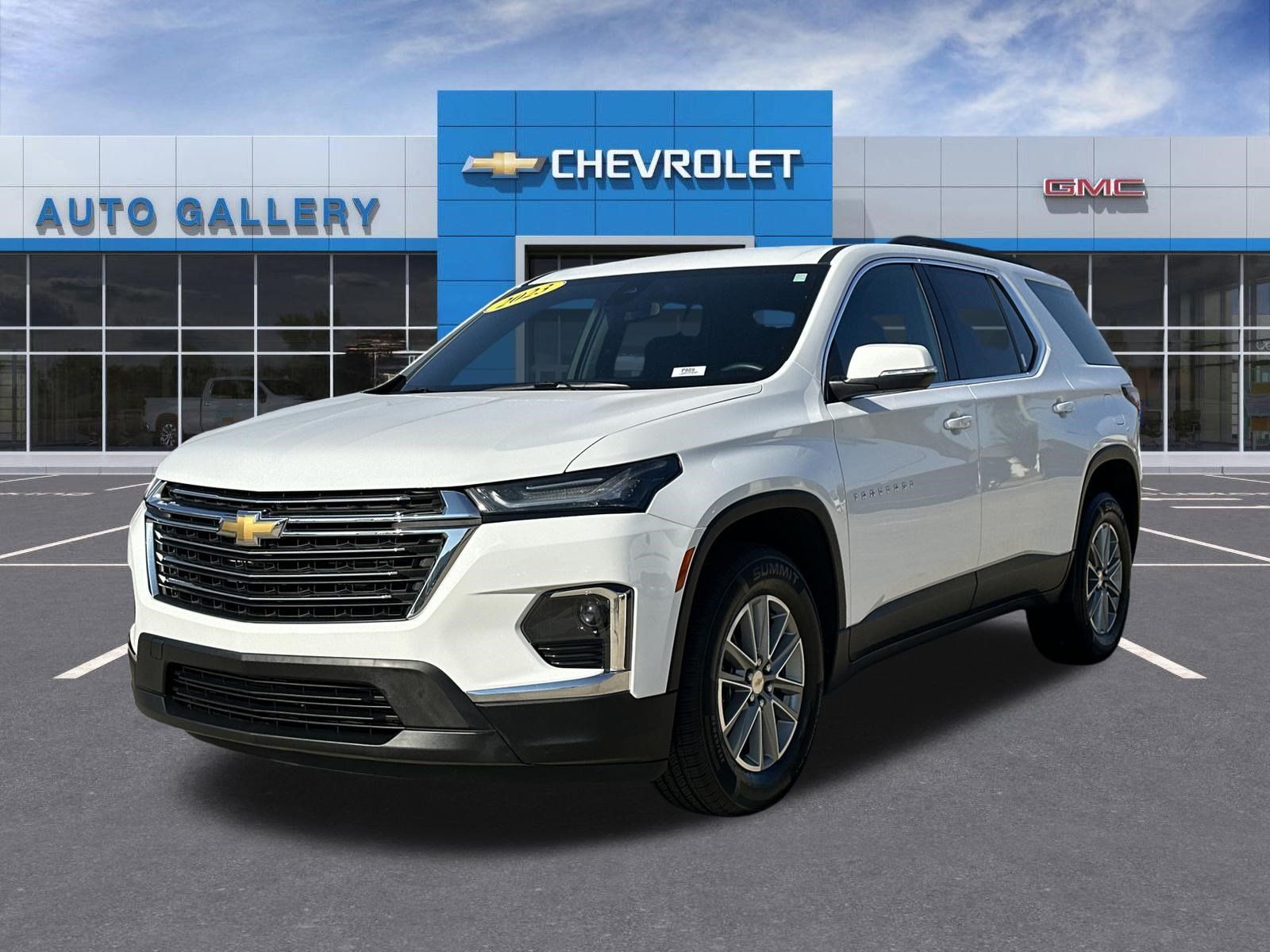 Certified 2023 Chevrolet Traverse LT FWD image 1