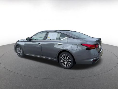 Used 2025 Nissan Altima 2.5 SV image 9