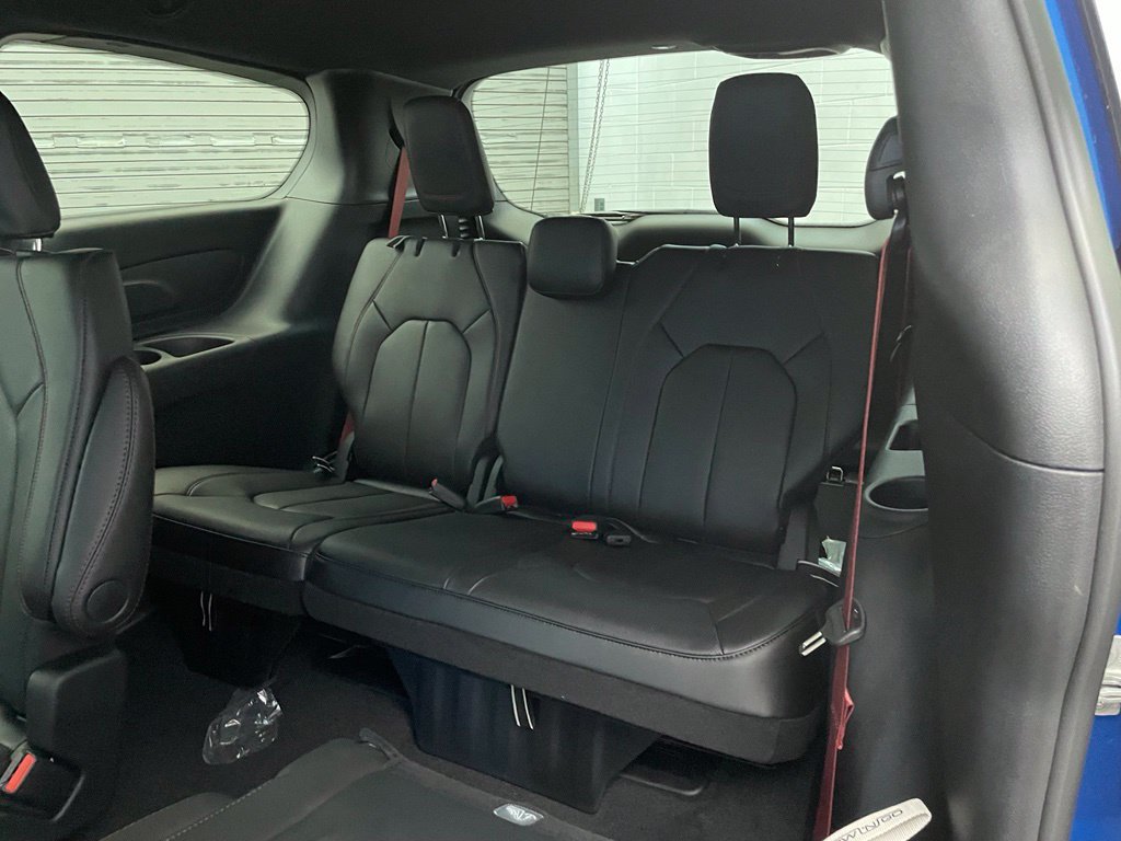 New 2027 Chrysler Pacifica Select FWD image 18
