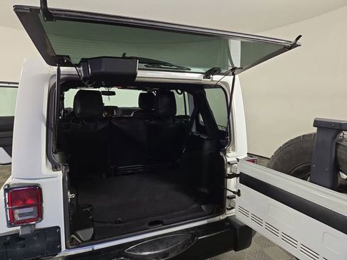 Used 2018 Jeep Wrangler Unlimited Sahara w/ Dual Top Group image 25