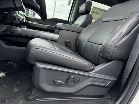 New 2026 Ford F250 Lariat w/ Black Appearance Package AWD/4WD image 8