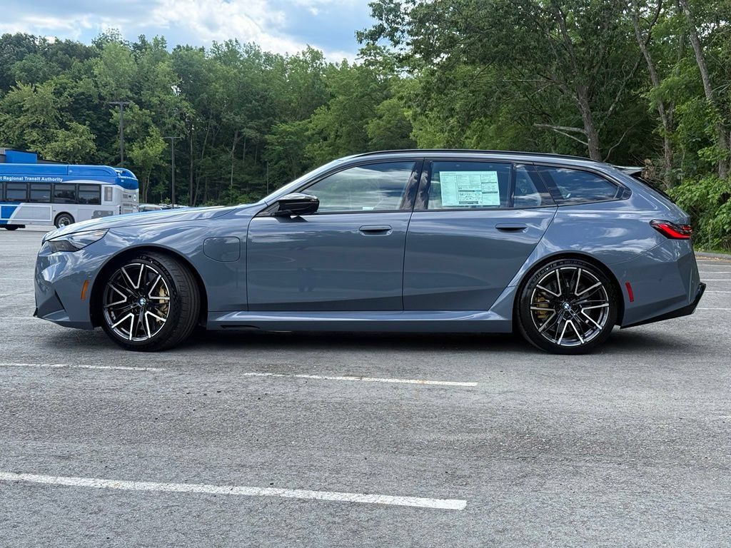 New 2027 BMW M5 Touring AWD/4WD image 3
