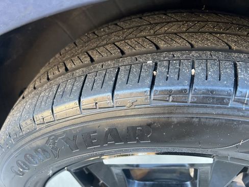 Certified 2025 Kia Carnival EX image 42