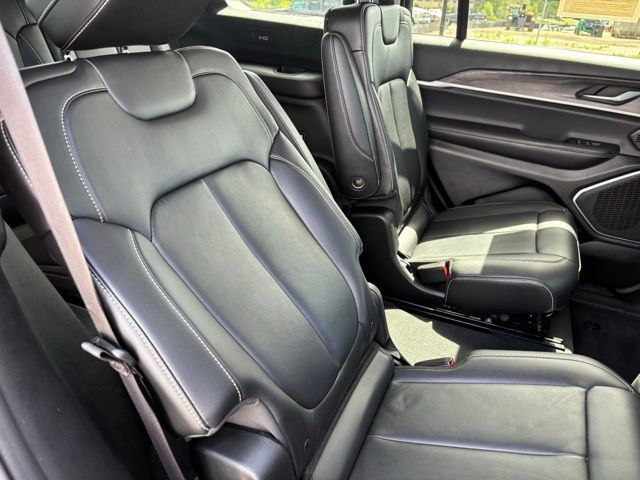 Certified 2022 Jeep Grand Cherokee L Limited w/ Black Appearance Package AWD/4WD image 23