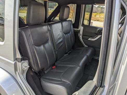 Used 2017 Jeep Wrangler Unlimited Sahara w/ Connectivity Group image 37