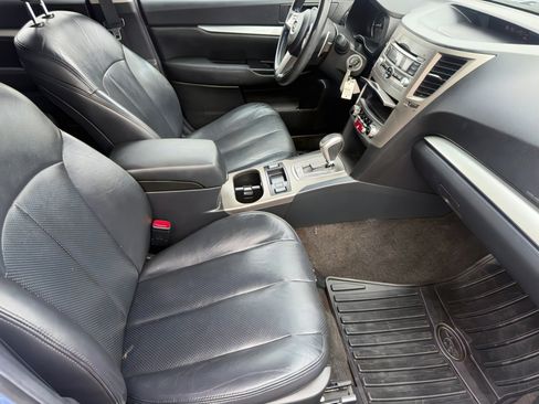 Used 2011 Subaru Outback 2.5i Premium w/ All-Weather Pkg image 27