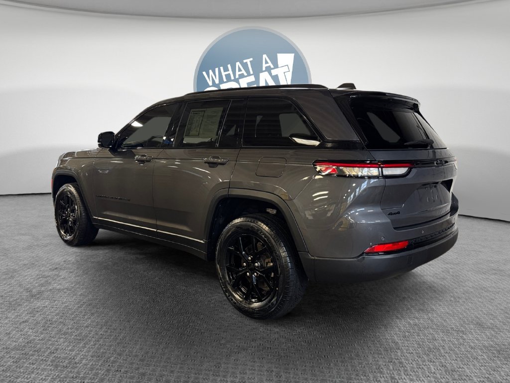 Used 2024 Jeep Grand Cherokee Altitude AWD/4WD image 6