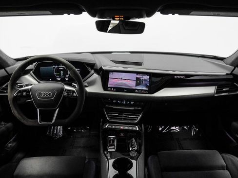 Used 2024 Audi e-tron GT Prestige image 21