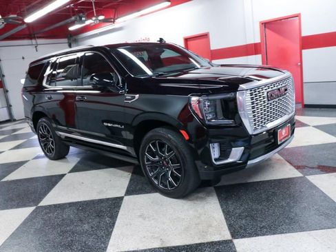 Used 2024 GMC Yukon Denali w/ Denali Reserve Package AWD/4WD image 3