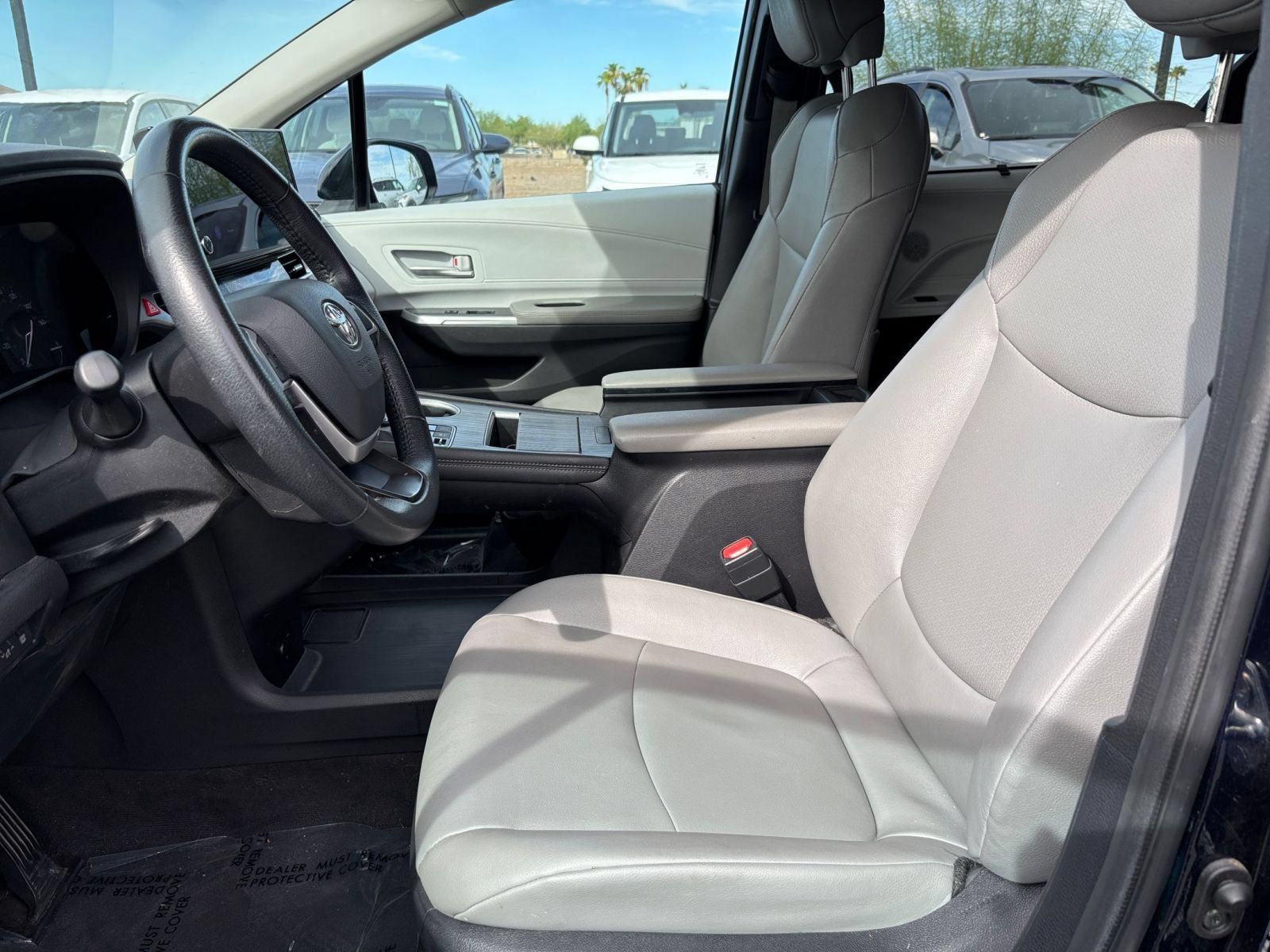 Used 2025 Toyota Sienna XLE FWD image 27