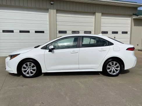 Used 2023 Toyota Corolla LE FWD image 4