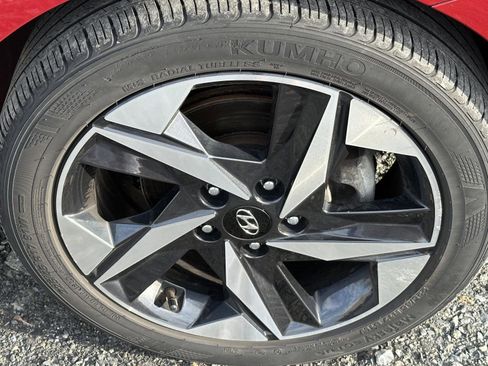 Used 2023 Hyundai Elantra SEL w/ Convenience Package image 10