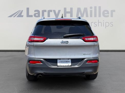 Used 2015 Jeep Cherokee Sport FWD image 5
