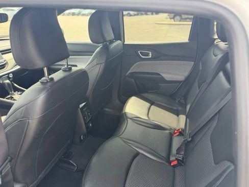 Used 2025 Jeep Compass Latitude AWD/4WD image 10