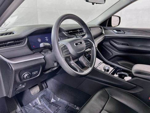 Used 2023 Jeep Grand Cherokee L Limited w/ Luxury Tech Group II AWD/4WD image 9