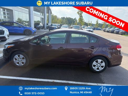 Used 2017 Kia Forte LX FWD image 4