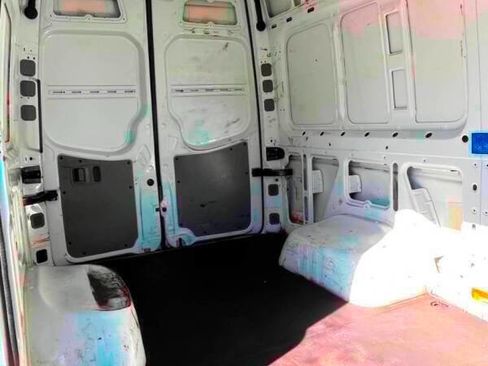 Used 2014 Freightliner Sprinter 3500 image 19