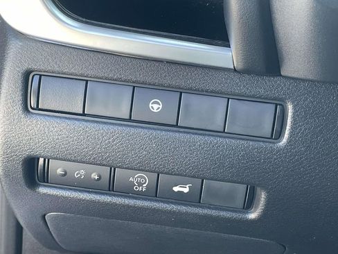 Used 2023 Nissan Rogue SL FWD image 17