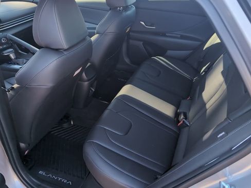 Used 2025 Hyundai Elantra Limited image 14