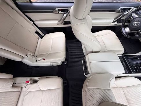 Used 2021 Lexus GX 460 Luxury w/ Sport Design Package AWD/4WD image 30