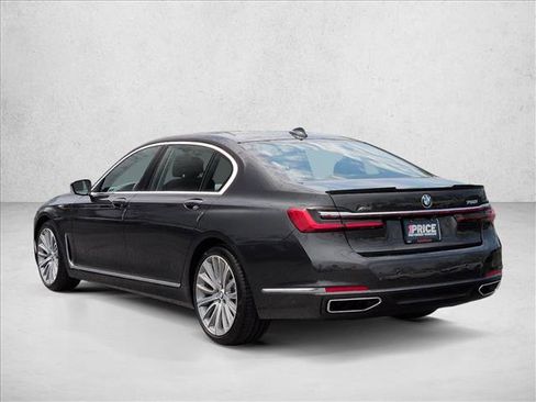 Used 2022 BMW 750i xDrive w/ Executive Package AWD/4WD image 8