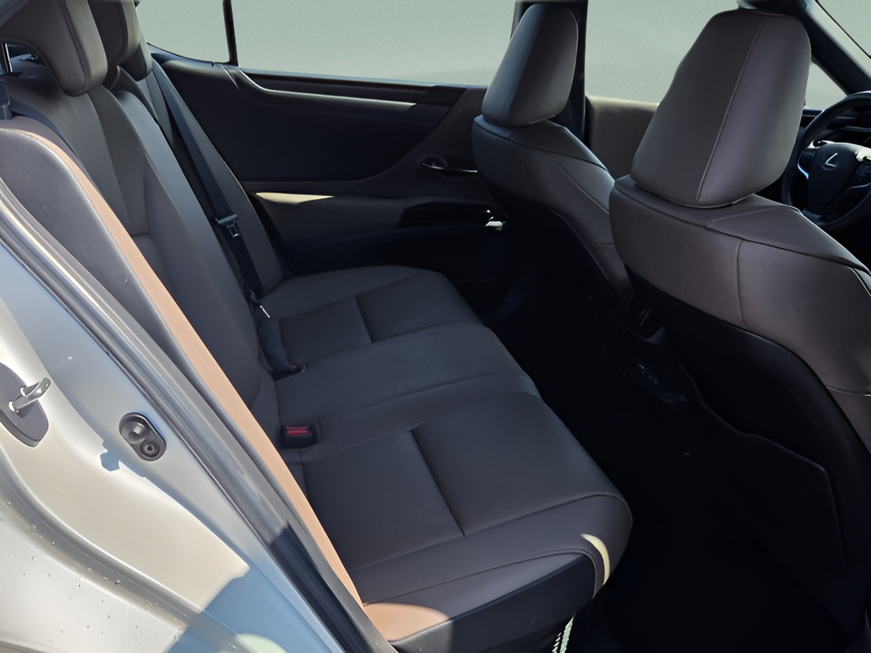 Certified 2023 Lexus ES 300h w/ Premium Package FWD image 13